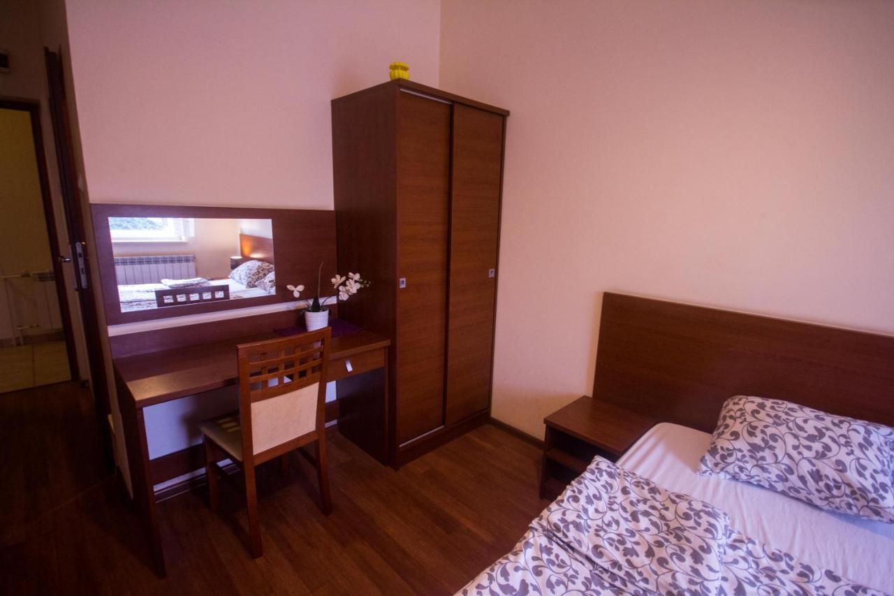 Hostel Soleil คุตโน ภายนอก รูปภาพ
